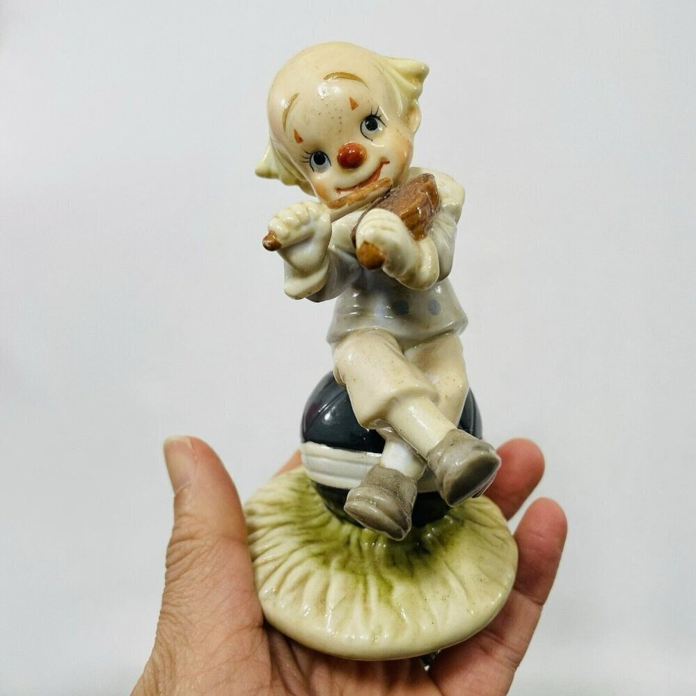 Vintage Lefton Clown Bozo Figurine Violin Musician Music Halloween Circus 05517
